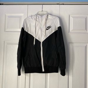 Nike windbreaker black and white